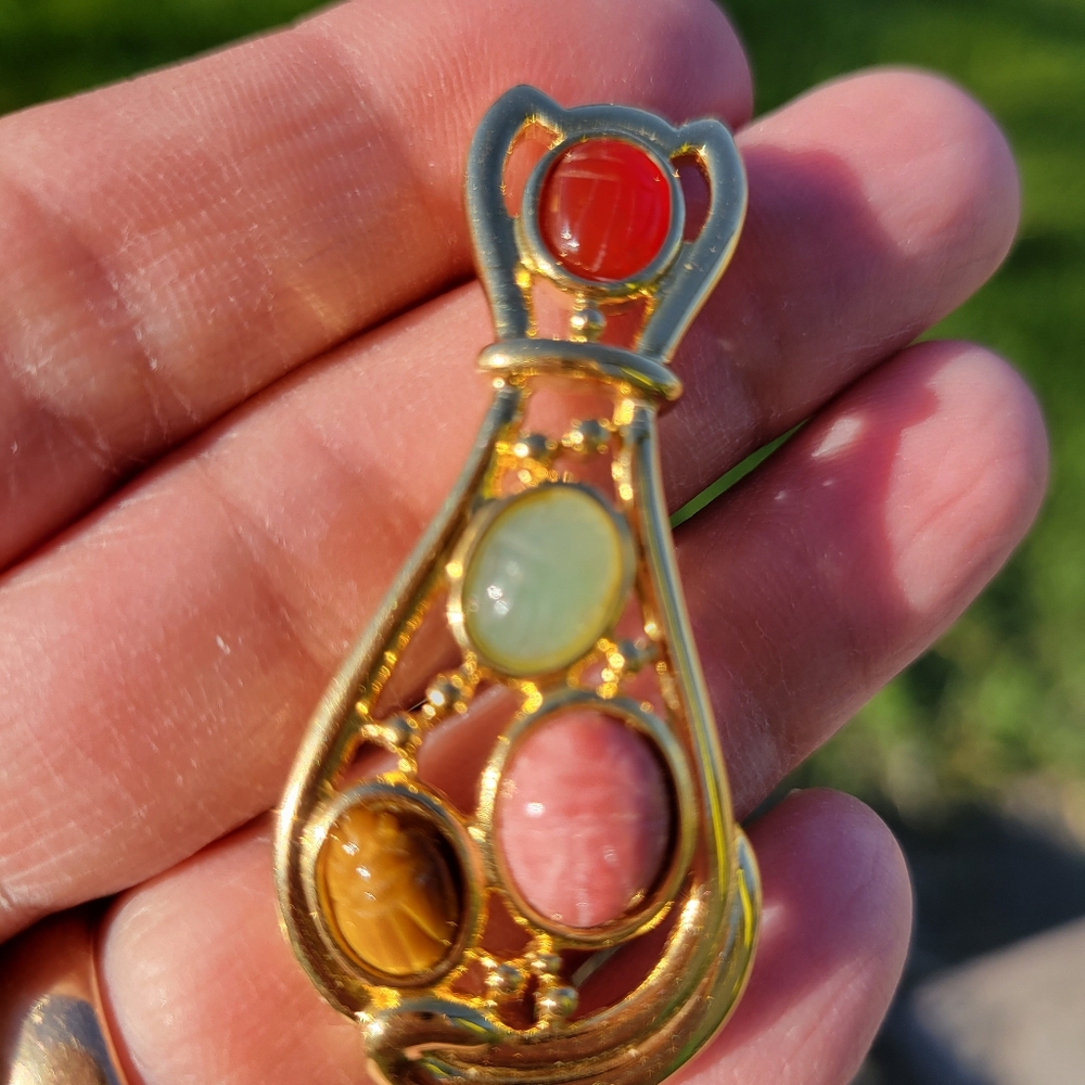 Cat Brooch w/ Scarab Accents ~ Gold-tone Metal ~ Colorful! 1990s(?) ~ Cute! - Picture 9 of 13